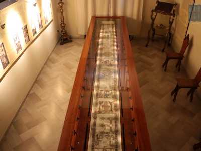 � nell�altra sala che troviamo il documento pi� pregiato, l�Exultet I. Lungo pi� di cinque metri, � composto da otto fogli 